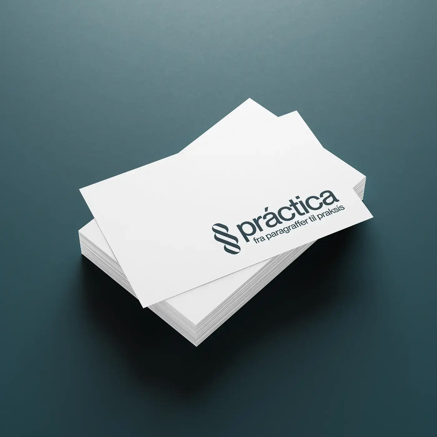 Visitkort med Práctica logo